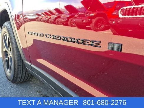 New 2026 Jeep Grand Cherokee Altitude image 9