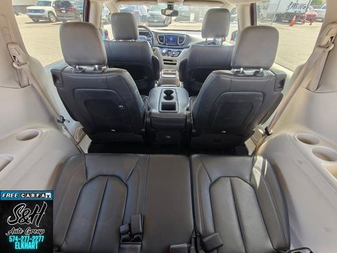 Used 2017 Chrysler Pacifica Touring-L FWD image 20