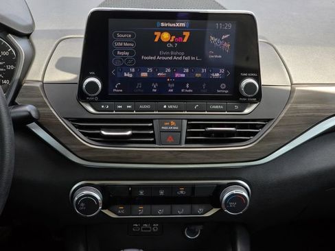 Used 2025 Nissan Altima 2.5 SV FWD image 11
