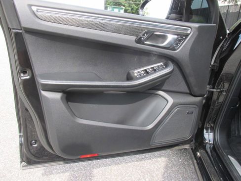 Used 2018 Porsche Macan Turbo image 54