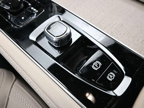 New 2026 Volvo XC90 B6 Plus w/ Protection Package Premier AWD/4WD image 18