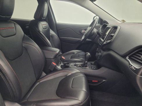 Used 2019 Jeep Cherokee Trailhawk w/ Cold Weather Group image 20