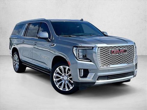 Used 2023 GMC Yukon XL Denali AWD/4WD image 12
