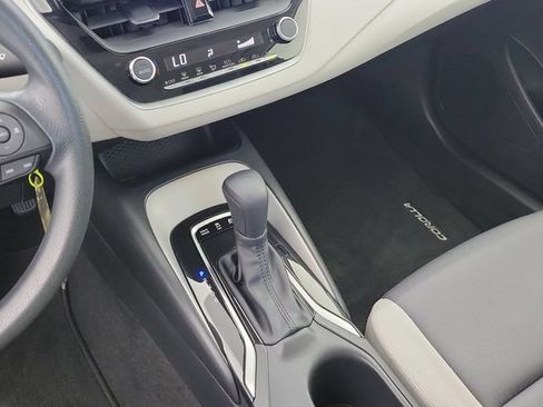 Used 2025 Toyota Corolla LE FWD image 30