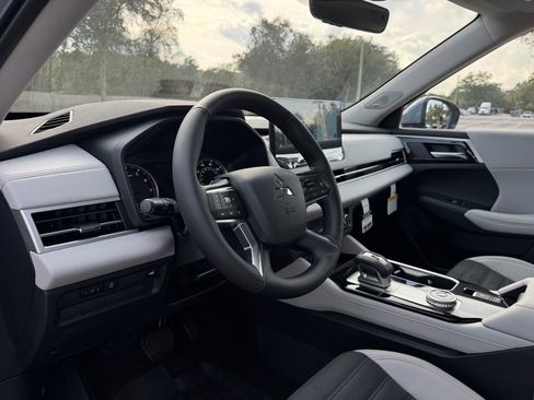 New 2026 Mitsubishi Outlander SE image 28