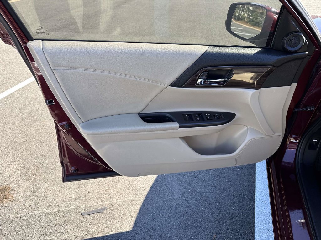 Used 2016 Honda Accord EX image 28