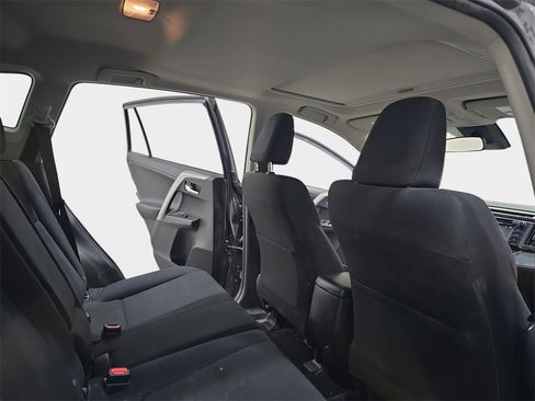 Used 2018 Toyota RAV4 XLE image 9