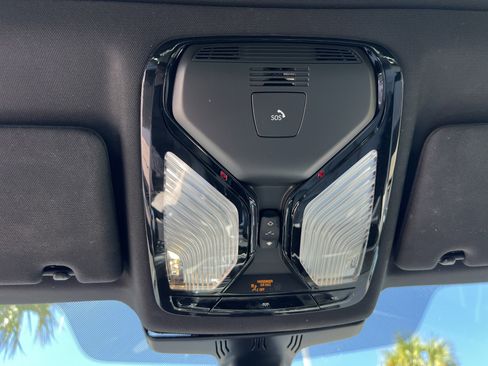 Used 2023 BMW 530i w/ Premium Package image 40