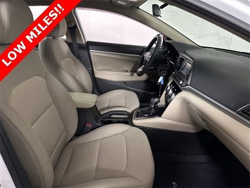 Used 2019 Hyundai Elantra SE image 29