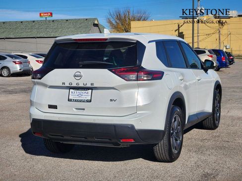 Used 2024 Nissan Rogue SV image 5