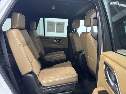 Used 2023 Chevrolet Tahoe Premier AWD/4WD image 31
