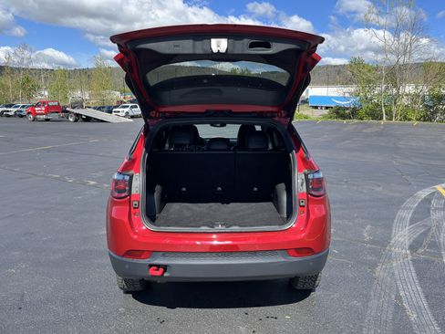 Used 2025 Jeep Compass Trailhawk AWD/4WD image 10
