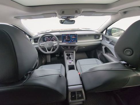 Used 2026 Volkswagen Tiguan SE w/ Panoramic Sunroof Package AWD/4WD image 10