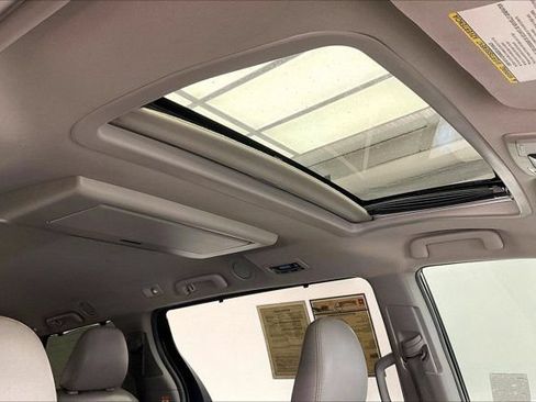 Used 2017 Toyota Sienna XLE Premium w/ Cargo Management Package FWD image 25