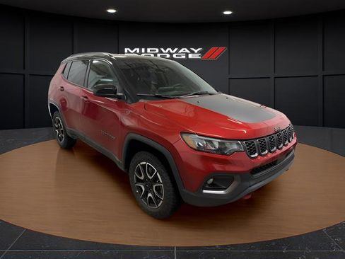 Used 2025 Jeep Compass Trailhawk AWD/4WD image 1