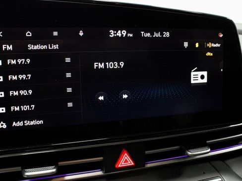 Used 2024 Hyundai Elantra SEL FWD image 3