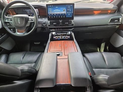 Used 2024 Lincoln Navigator Reserve AWD/4WD image 17
