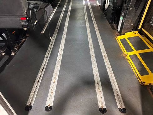 Used 2015 Ford E-350 and Econoline 350 Super Duty image 35