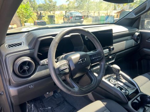 Used 2023 Chevrolet Colorado Trail Boss w/ Technology Package image 18