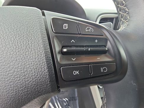 Used 2024 Hyundai Venue SEL image 19