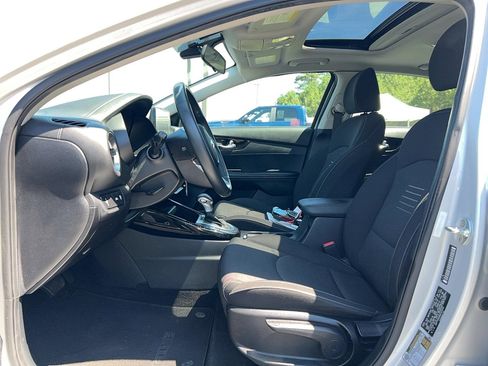 Used 2019 Kia Forte S w/ S Premium Package FWD image 10