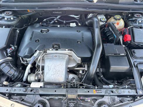 Used 2018 Chevrolet Malibu Premier w/ Premier Sun and Wheel Package FWD image 9