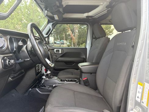 Used 2020 Jeep Wrangler Unlimited Sahara AWD/4WD image 12