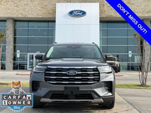 Used 2025 Ford Explorer Active RWD image 2