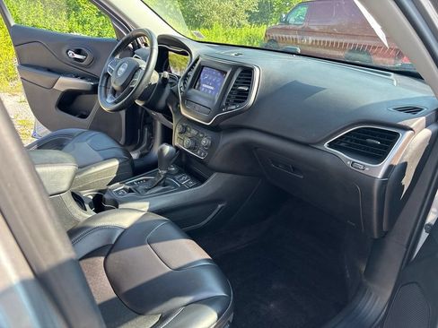 Used 2019 Jeep Cherokee Latitude Plus w/ Cold Weather Group AWD/4WD image 23