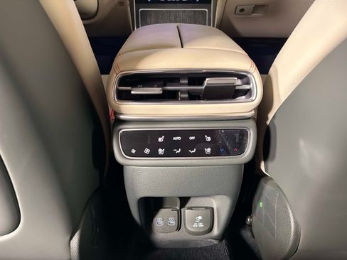 Used 2025 Genesis GV80 3.5T AWD/4WD image 33