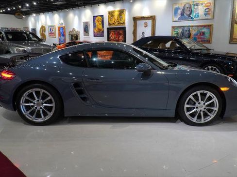 Used 2018 Porsche 718 Cayman RWD image 8