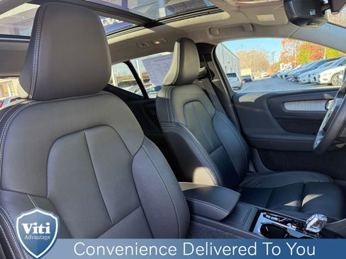 Used 2024 Volvo XC40 B5 Ultimate w/ Protection Package Premier image 31