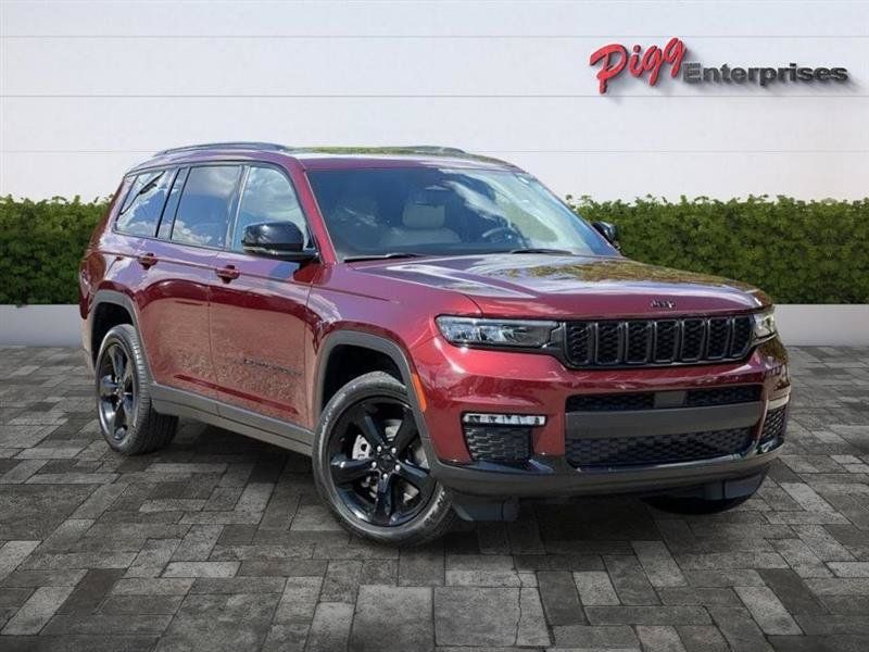 Used 2024 Jeep Grand Cherokee L Limited w/ Black Appearance Package AWD/4WD image 6