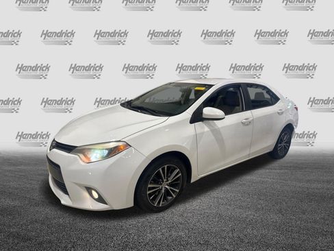 Used 2016 Toyota Corolla LE FWD image 2