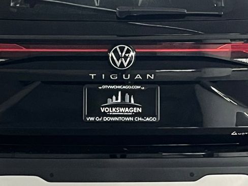 New 2025 Volkswagen Tiguan SE image 34