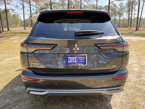 Used 2025 Mitsubishi Outlander SEL AWD/4WD image 4