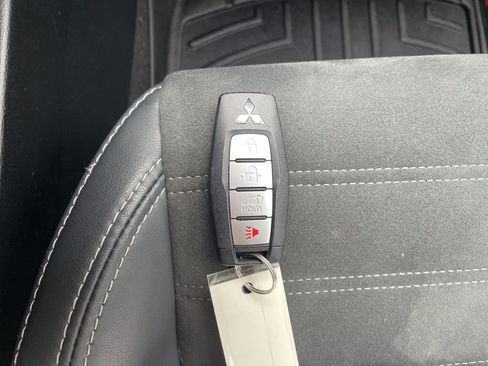 Used 2022 Mitsubishi Outlander SE image 25