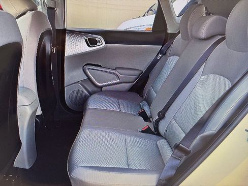 Used 2025 Kia Soul LX w/ LX Technology Package image 9
