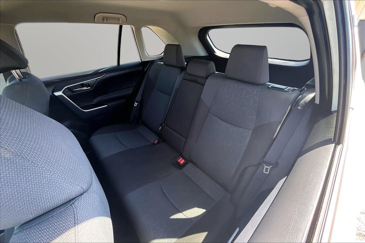 Used 2025 Toyota RAV4 XLE FWD image 18