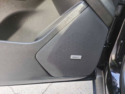 Used 2018 Cadillac XT5 Luxury image 16