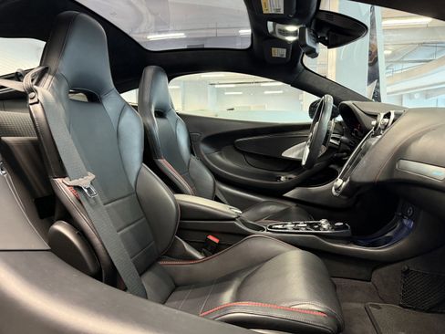Used 2022 McLaren GT image 12