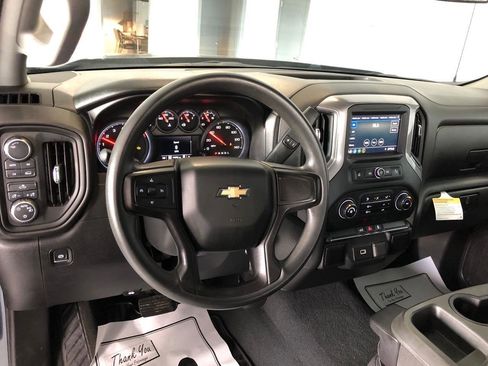 Used 2020 Chevrolet Silverado 1500 Custom w/ Custom Value Package AWD/4WD image 13
