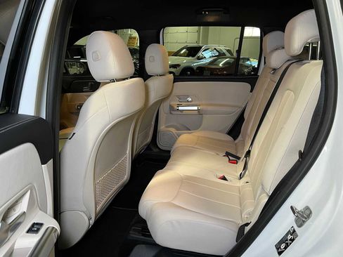 Certified 2025 Mercedes-Benz GLB 250 4MATIC image 19