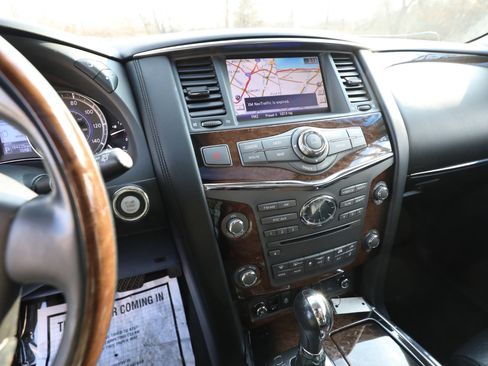 Used 2013 INFINITI QX56 4WD w/ Deluxe Touring Pkg image 24