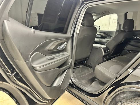 Used 2024 GMC Terrain SLE w/ Driver Convenience Package FWD image 18