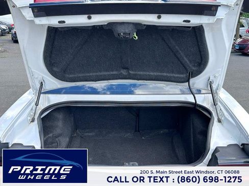 Used 2015 Dodge Challenger SXT RWD image 11
