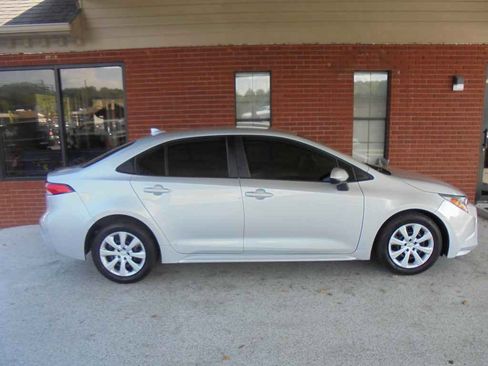 Used 2024 Toyota Corolla LE FWD image 2
