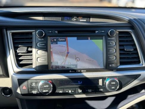 Used 2017 Toyota Highlander XLE image 26