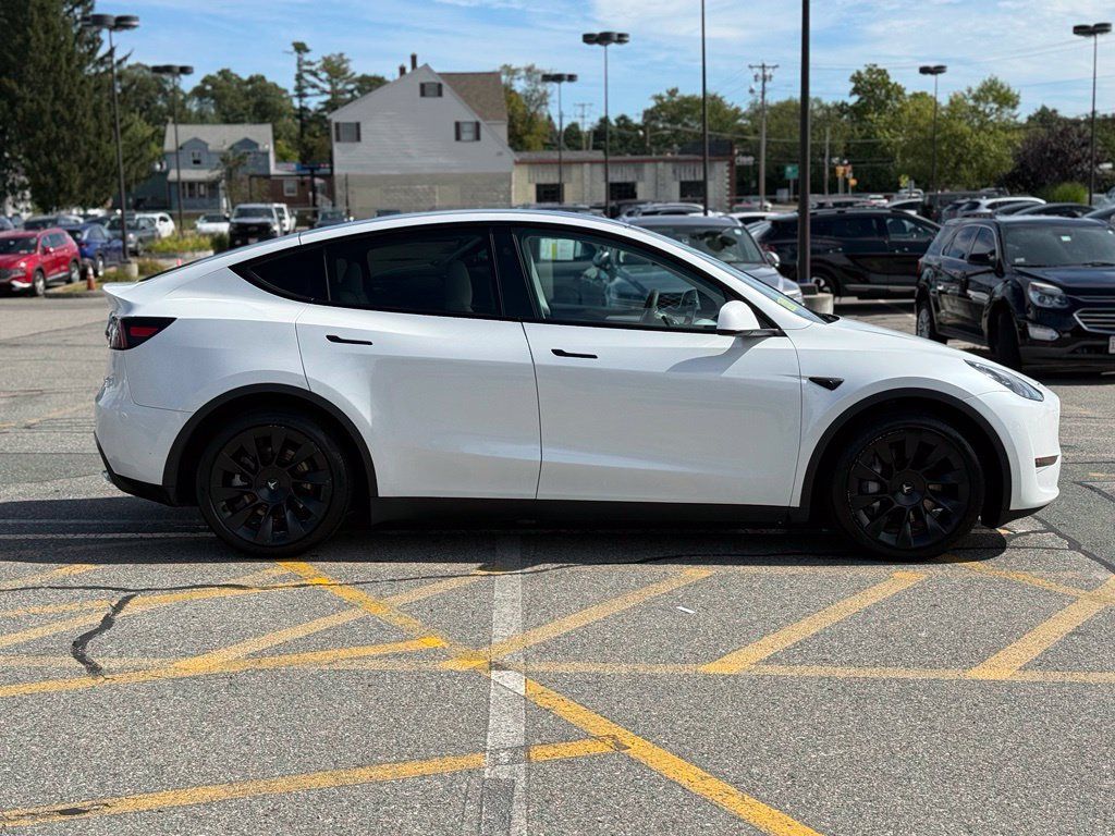 Used 2024 Tesla Model Y Long Range AWD/4WD image 6
