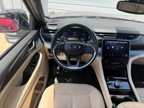 Used 2023 Jeep Grand Cherokee Limited AWD/4WD image 10